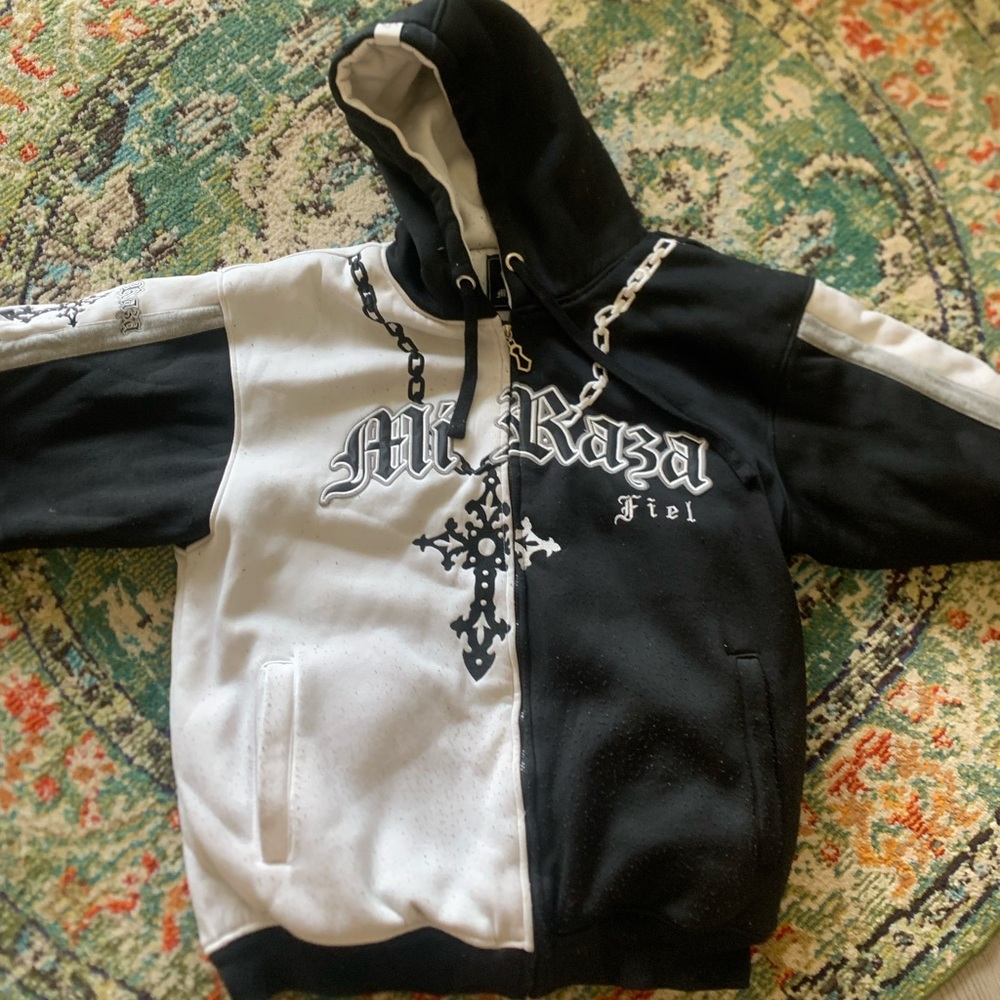 Mi Raza Fiel Sweatshirt (Size XL)